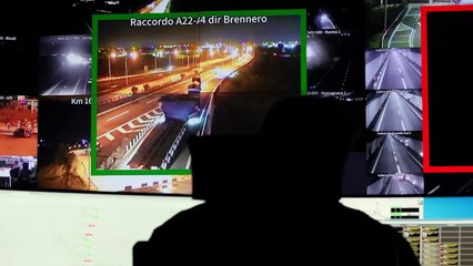 L?arrivo della prima ?talpa? per il bypass ferroviario: le manovre del tir da 20 assi sono spettacolari