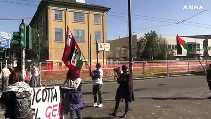 Milano, presidio pro Palestina contro McDonald's