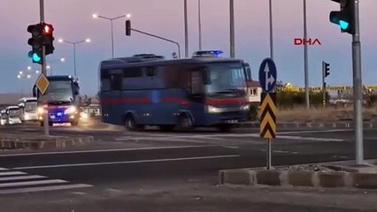 Narin Güran cinayetinin tutuklu sanıkları Diyarbakır Adliyesi'ne sevk edildi (1)