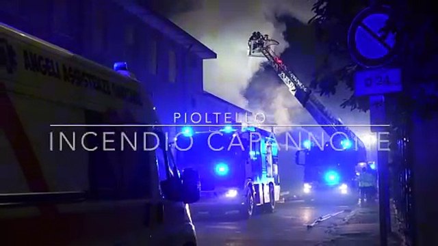 Pioltello, il video del maxi incendio alla ex Ceca: alta colonna di fumo nero su Seggiano