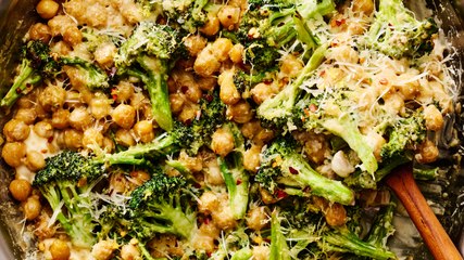 Dreading Boring Meal Prep? Try Our Creamy Chickpea Broccoli Alfredo Skillet