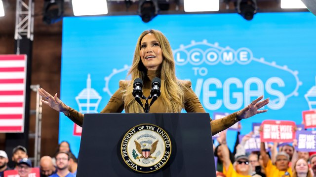 Elezioni USA 2024, per chi votano le star: tanti per Kamala, pochi (Mel Gibson) per Trump