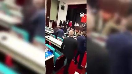 Kağıthane Belediye Meclisi'nde "Ahmet Özer' kavgası: İki meclis üyesi yaralandı