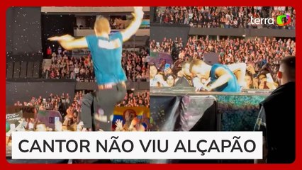 Vocalista do Coldplay cai em buraco no palco durante show na Austrália