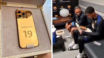 Lamine Yamal y Rafinha reciben IPhones cubiertos de oro como regalo