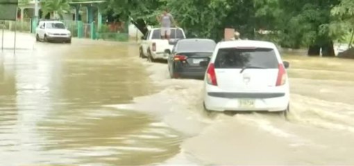 Familias damnificadas reciben ayuda en Tonosí