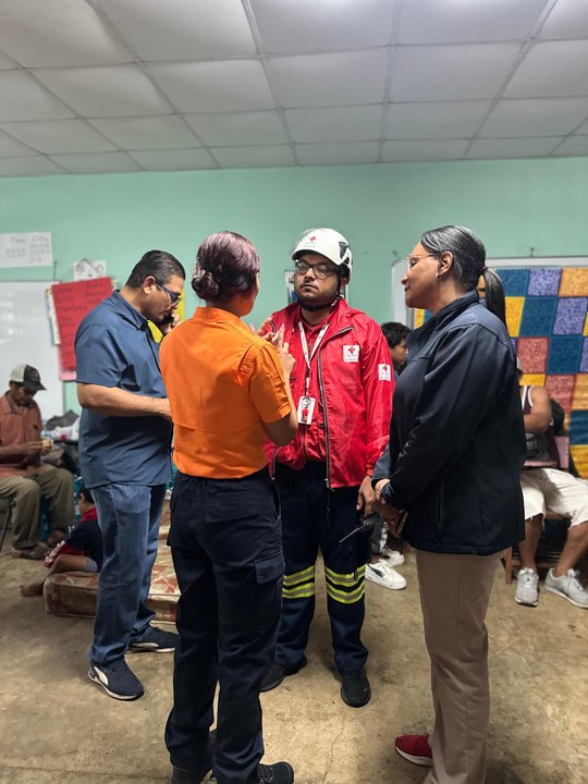Autoridades brindan asistencia en poblados afectados por inundaciones en Veraguas