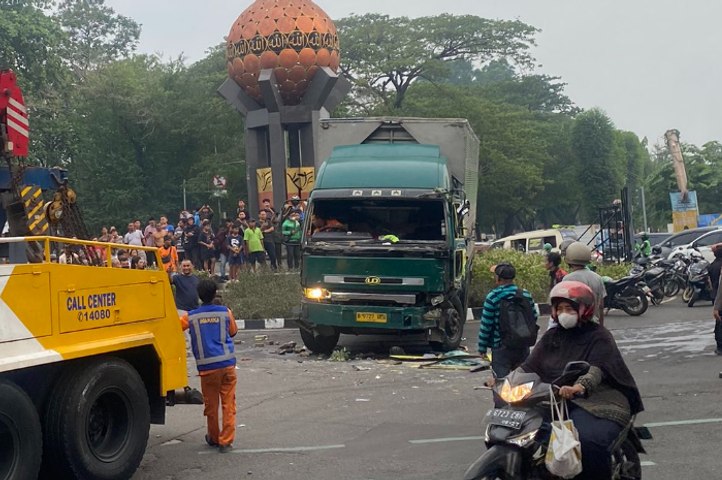 Sebelum Tabrak Lari di Tangerang, Sopir Truk Sudah Ugal-ugalan Sejak di Bekasi, Netizen Polisi Ngapain Aja