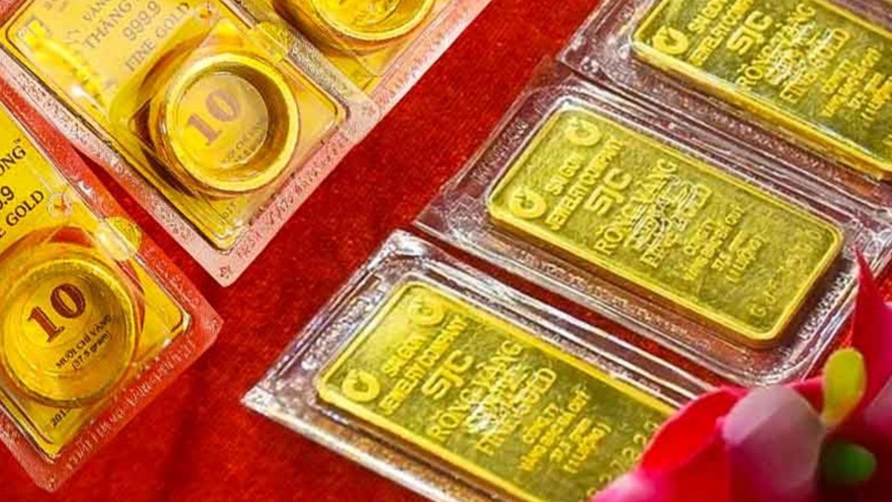 Giá vàng mới nhất hôm nay: Vàng nhẫn tiếp đà giảm, SJC và 9999 ổn định "ở mức cao" | VTC Now