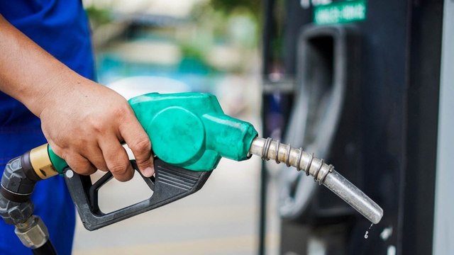 Đề xuất tiếp tục giảm 50% thuế bảo vệ môi trường với xăng dầu