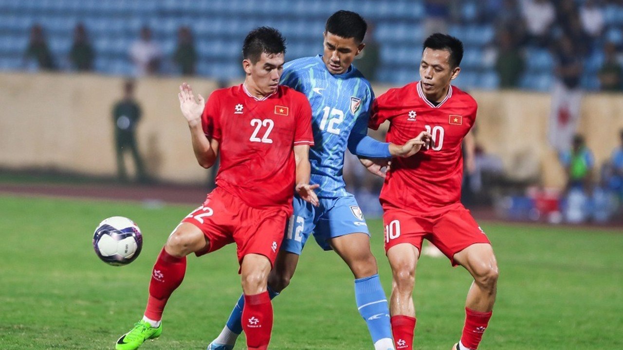 Tiết lộ quân số HLV Kim Sang-sik chuẩn bị cho AFF Cup 2024