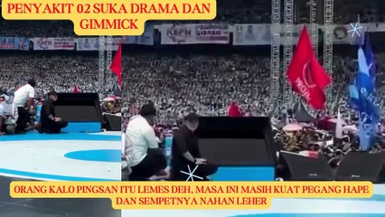 Penyakit 02 suka drama dan gimmick kalo pingsan itu lemes deh, masa ini pegang hape dan nahan leher