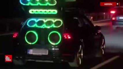 Mersin'de otobanda düğün eğlencesi: Araçlar trafikten men edildi