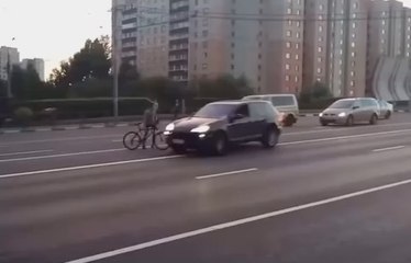 #Incroyable ! #Enlèvement d’une #personne à #Moscou en #Russie  le matin sur le périphérique. Une #scène quasi #banale de la #réalité #quotidienne dans l’indifférence générale !!! (Mon #travail : #générer du #contenu)