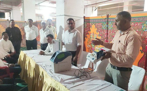 VIDEO: रामगढ़ विधानसभा सीट पर उपचुनाव के लिए मतदान दलों का प्रशिक्षण