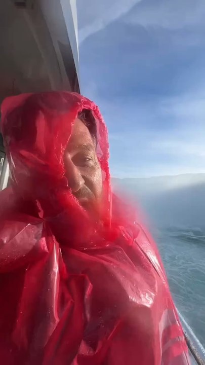  TORONTO !! Avec les chutes du Niagara et la decouverte d’un quartier 100% Halloween ! Une folie ! Dans cette video, Alex Goude me donne une mission : lui rapporter un TOTORO de Toronto !