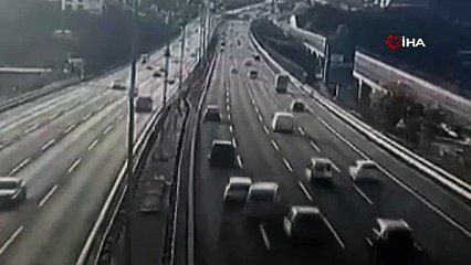 İstanbul TEM'de 2 kişinin öldüğü kazanın görüntüsü ortaya çıktı!
