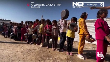 Striscia di Gaza: decine di bambini in coda per un pasto, la carestia minaccia la popolazione