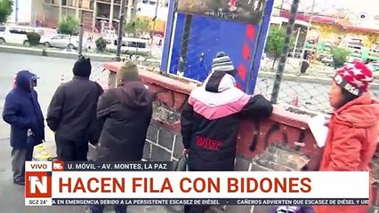 SURTIDORES SIN COMBUSTIBLES EN LA PAZ Y  LA FILAS CRECEN