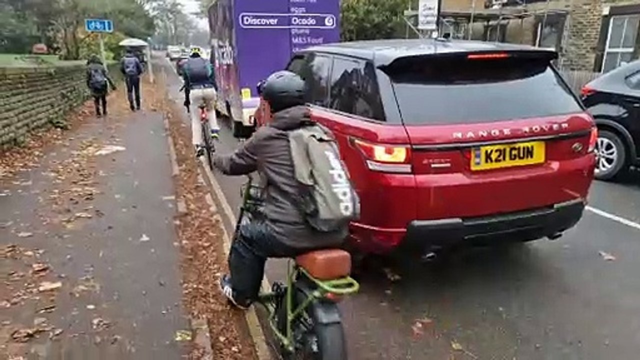 Cyclists risk dangerous painted bike lane in rush hour on Clarkehouse Road, Sheffield