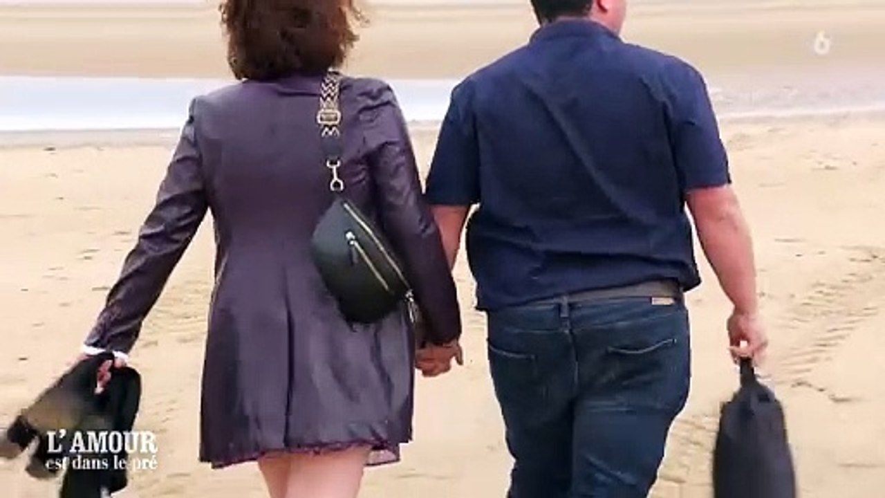 Valentin et Flavie s'embrassent pour la première fois dans "L'amour est dans le pré"