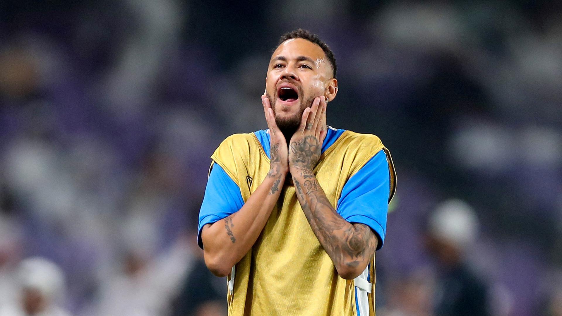 Neymar crashes press conference to celebrate Santos promotion.mp4