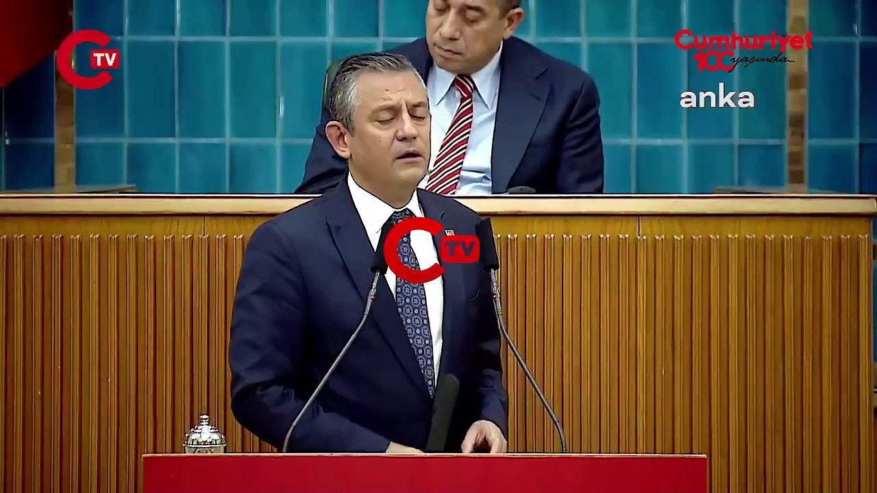 Özgür Özel, CHP Grup Toplantısı'nda: Asgari ücret için 'direnin' çağrısı