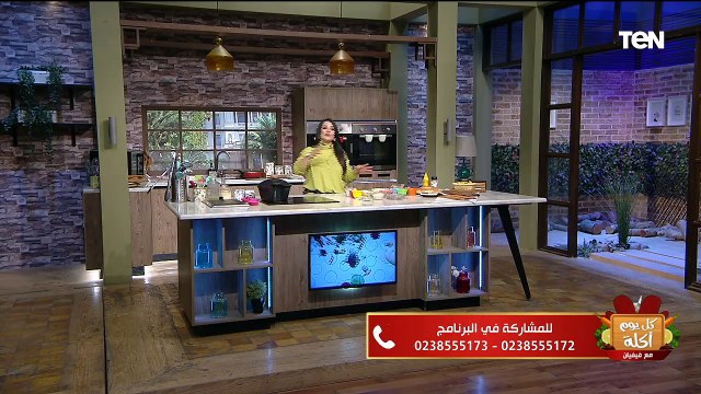 طريقة عمل ساندويتش زنجر فيلية و شوربة جمبري بالهوت دوج مع الشيف فيفيان | كل يوم أكلة