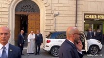 Il papa fa una visita di cortesia a sorpresa ad Emma Bonino