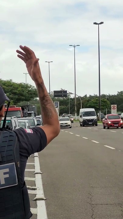 Caminhão quebrado no sentido Norte da Ilha, em Florianópolis