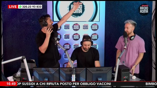 SARALLO FAMOSI - Scherzo telefonico in diretta al vecchio numero di Lele su Radio Roma