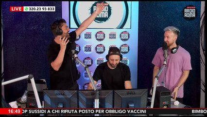 SARALLO FAMOSI - Scherzo telefonico in diretta al vecchio numero di Lele su Radio Roma
