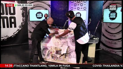 SARALLO FAMOSI - SORPRESA IN DIRETTA SU RADIO ROMA