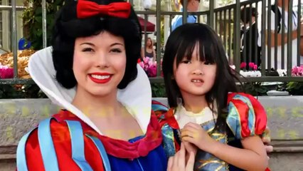 Snow White Girl Meets At Disney Parks