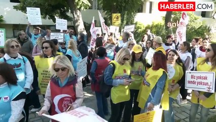 İzmir'de Yeni Yönetmeliğe Karşı İş Bırakan Sağlık Emekçileri: "Bu Tamamen Aile Hekimliğini Lağveden Bir Yönetmeliktir"