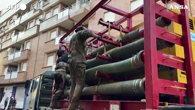 Valencia, le unita' di emergenza cercano i dispersi mentre sale a 214 il numero delle vittime