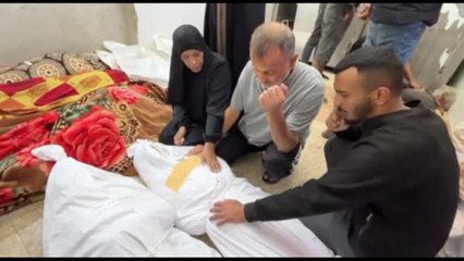 Raid israeliani a Gaza, 29 morti: "Sono bruciati tutti"