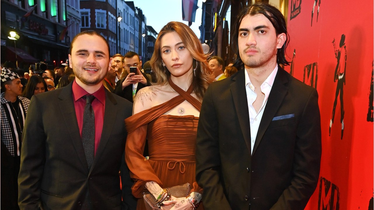 GALA VIDEO - Michael Jackson : sa fille Paris, 26 ans, et son fils Blanket, 22 ans, réunis pour une triste occasion
