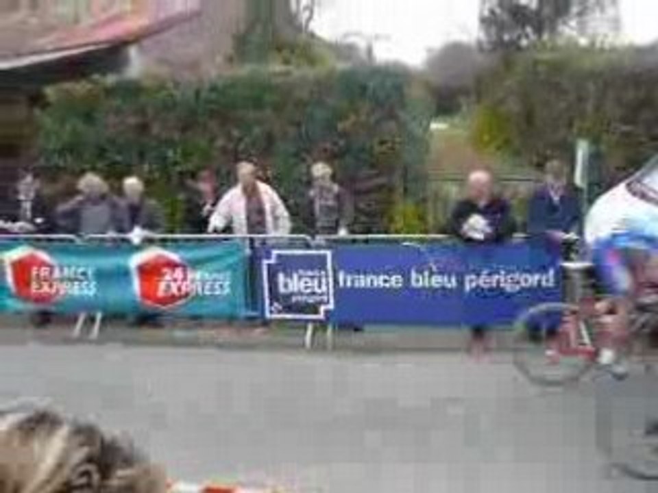 chute cycliste avant l'arriver en 3ieme place