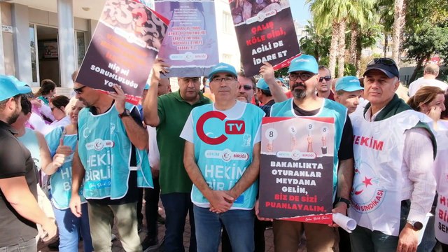 Antalya’da Aile Hekimleri sistemin öldüğünü ilan etti, halka lokma dağıttı