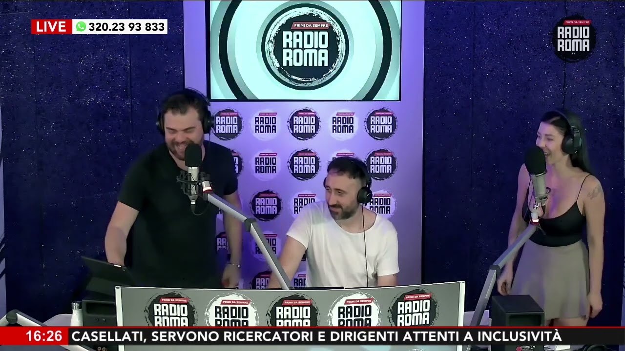MOMENTO MASHUP A SARALLO FAMOSI SU RADIO ROMA CON LELE SARALLO