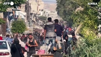 Gaza, civili in fuga da Beit Lahia dopo i nuovi raid israeliani