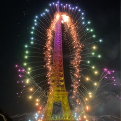 French picnic under the Eiffel Tower  Wait till the end for the amazing fireworks 