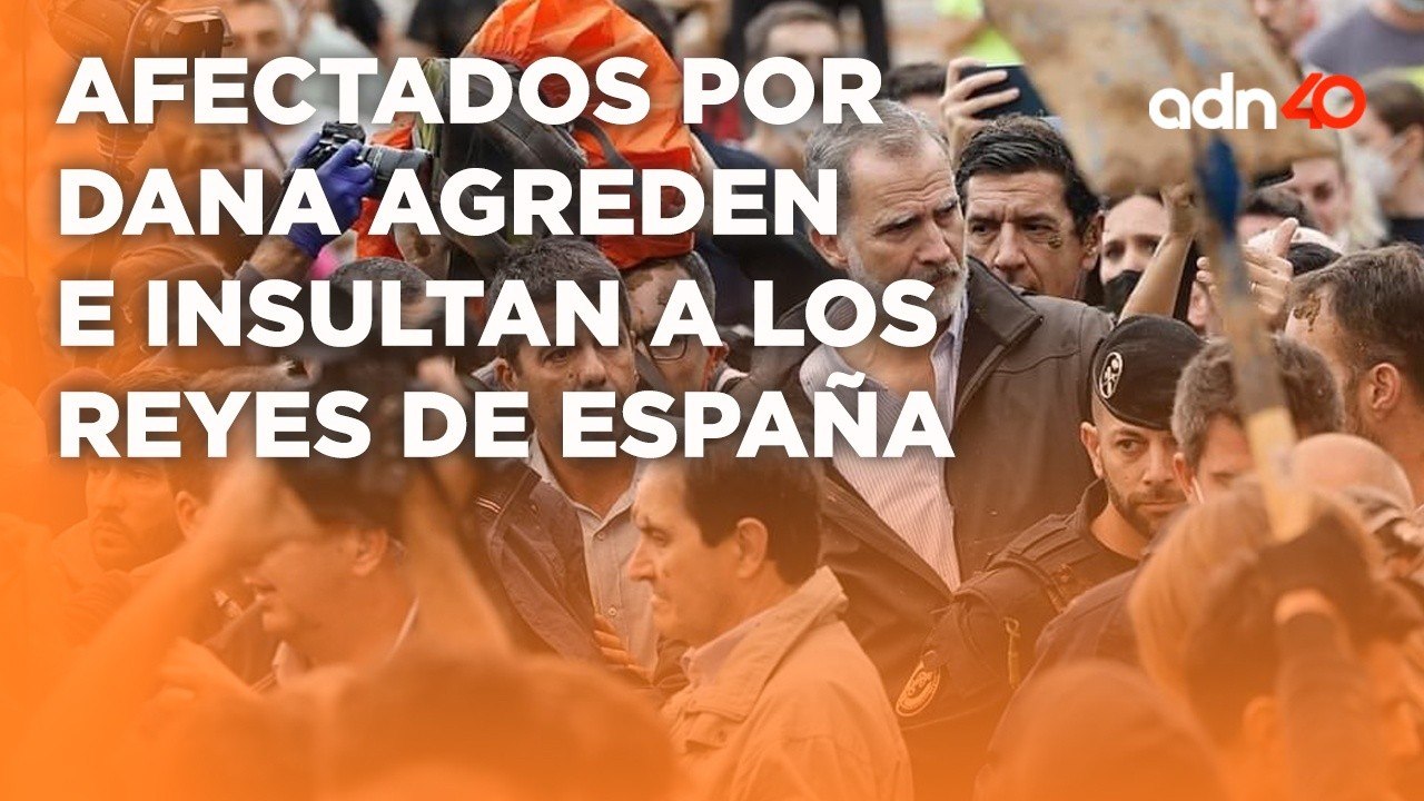 Reyes de España son recibidos con lodo e insultos por afectados y se quedan a escucharlos