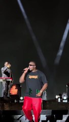 SDM crache de l'eau sur scène sans pression 