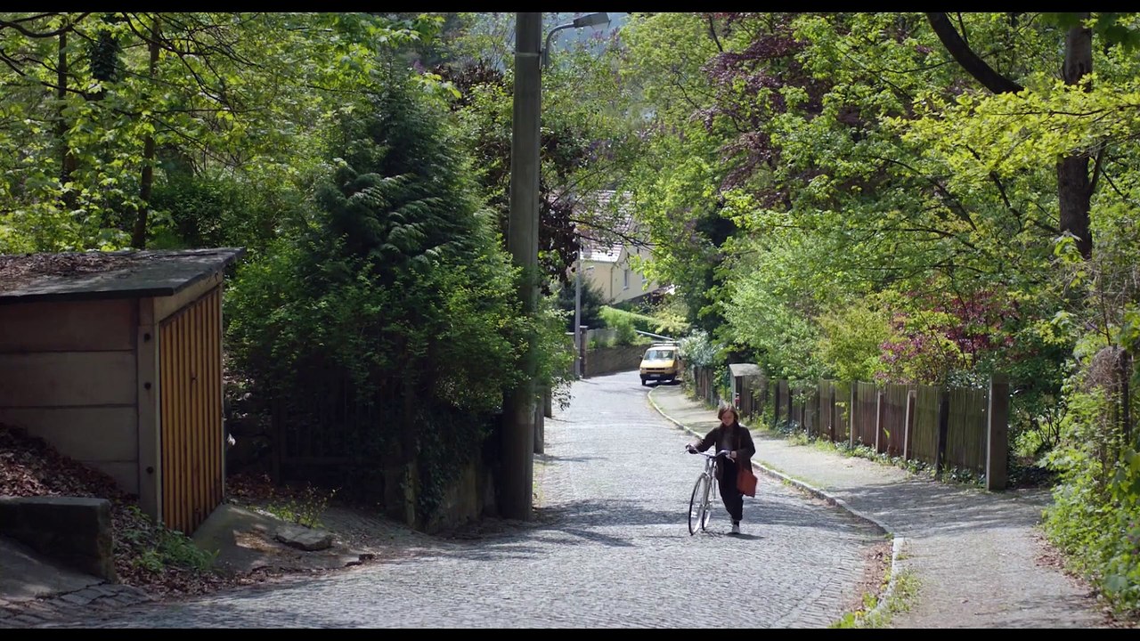 Zwischen uns der Fluss | movie | 2024 | Official Trailer