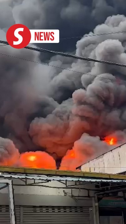 Two factories in Sungai Buloh catch fire, no casualties reported