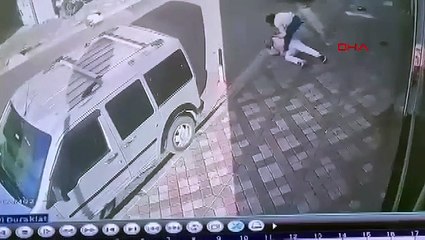 İstanbul-Bağcılar’da hırsızların ev sahibine yakalandığı anlar kamerada_2