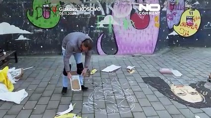 فنان الفسيفساء بوزيغو يكرم ترامب وهاريس من خلال إحدى أعماله في كوسوفو