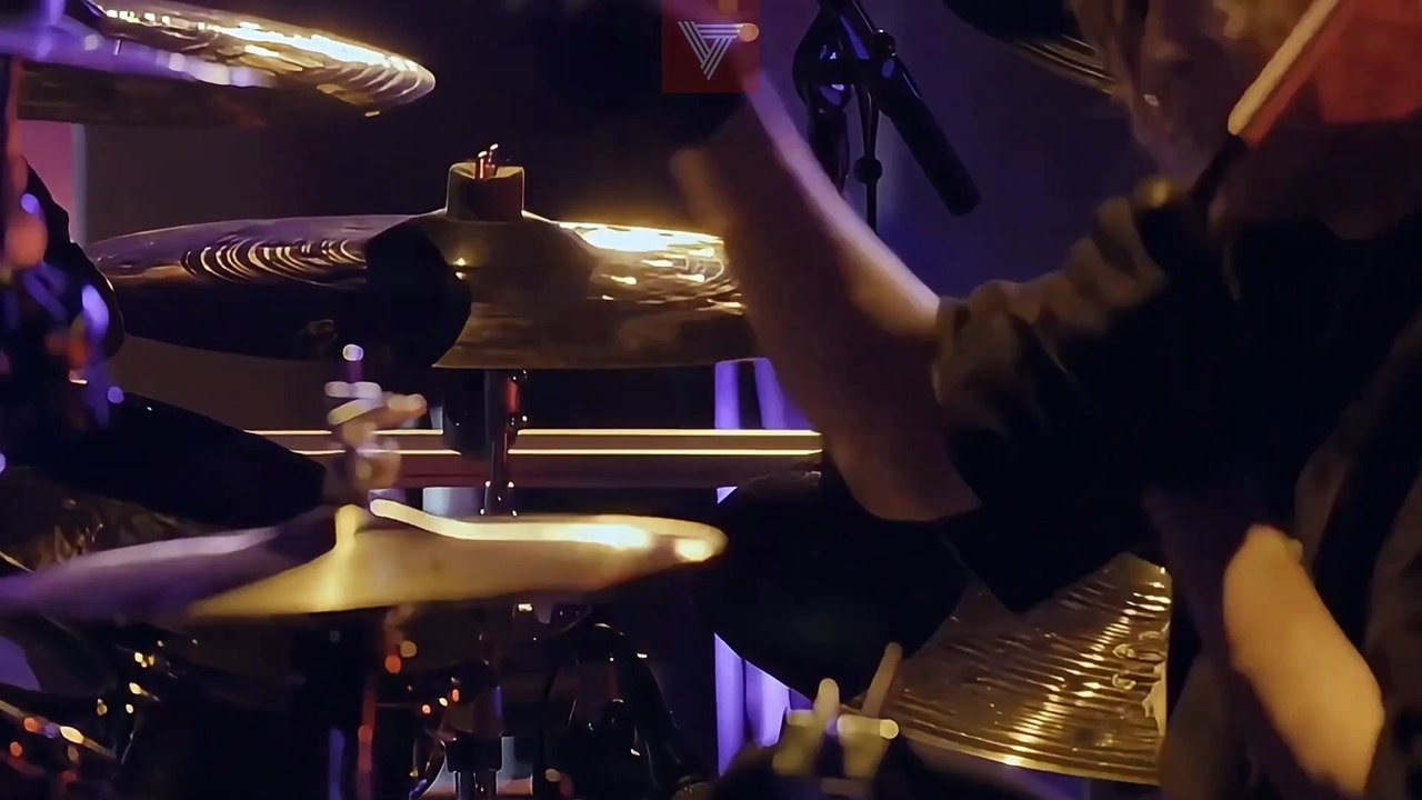 The GazettE (ガゼット) - 『未成年/ Miseinen』 [LIVE]